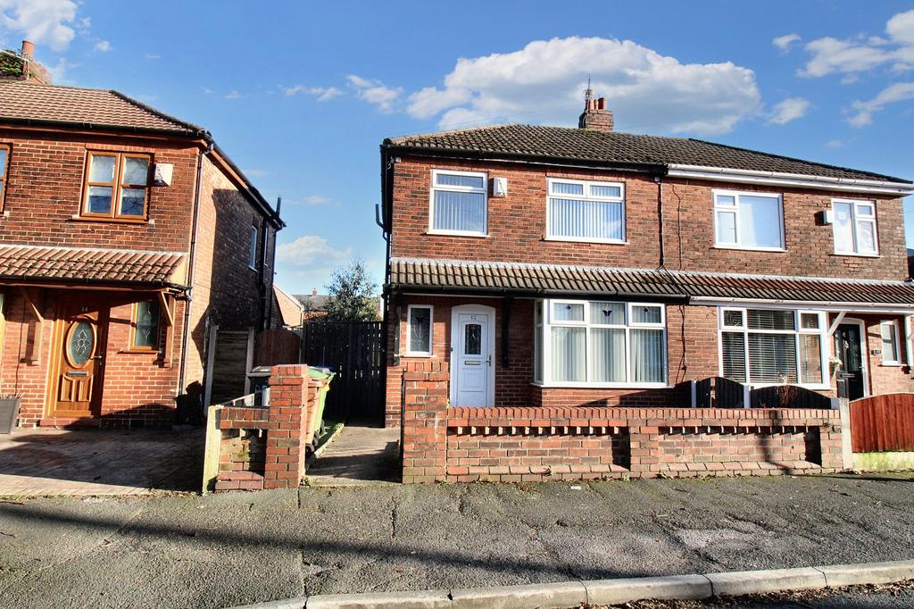 AshtonUnderLyne, AshtonUnderLyne OL6 3 bed semidetached house to rent £1,250 pcm (£288 pw)