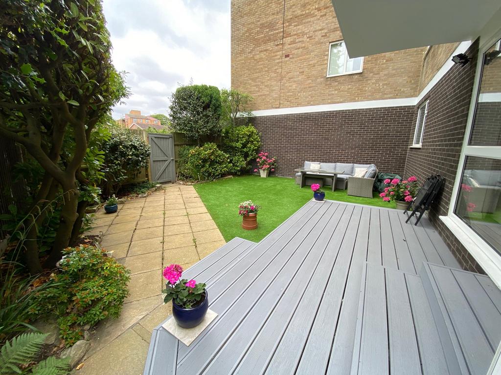 Wimborne Road, Bournemouth BH2 2 bed ground floor flat for sale £275,000