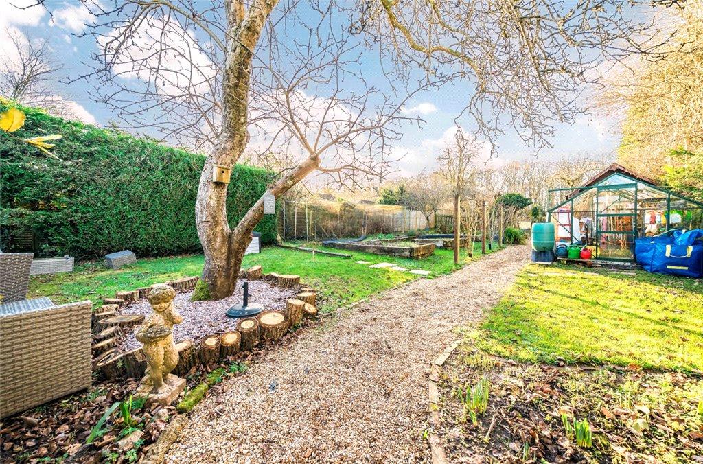Lyndhurst Road, Landford, Salisbury, Wiltshire 3 bed detached house for