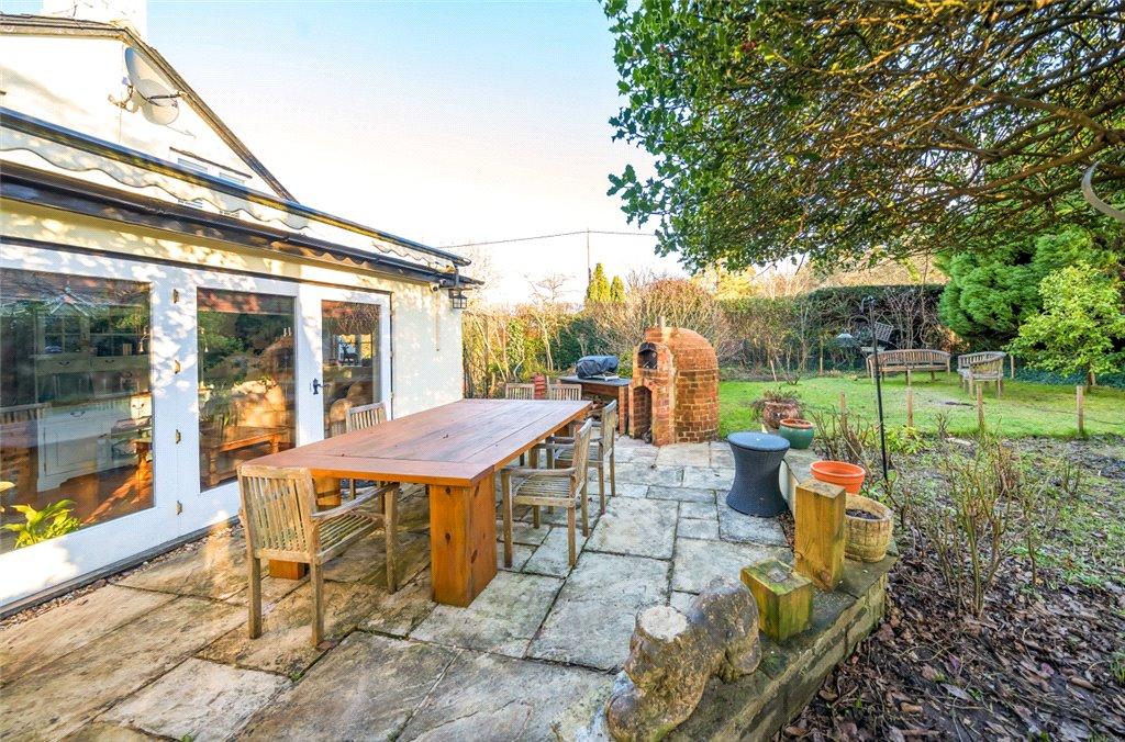 Lyndhurst Road, Landford, Salisbury, Wiltshire 3 bed detached house for
