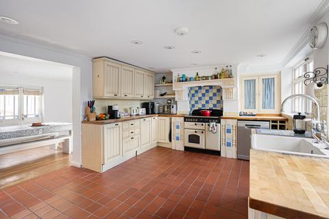 4 Clarence Place, Gravesend, DA12 1LD