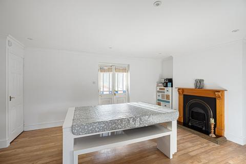 4 Clarence Place, Gravesend, DA12 1LD