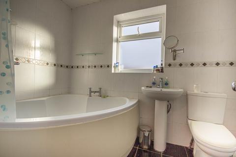3 bedroom semi-detached house for sale - Beal Drive, Newcastle upon Tyne, Tyne and Wear, NE12