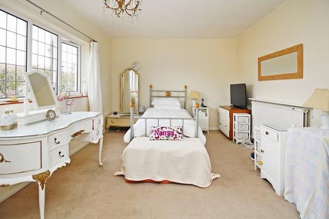 4 bedroom detached house for sale, Tennyson Road, Bognor Regis PO21
