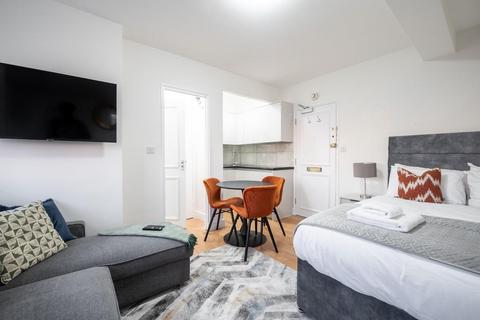 Studio to rent, Chelsea Cloisters, Sloane Avenue, London, SW3