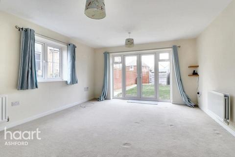 2 bedroom end of terrace house to rent, Wagtail Walk, Ashford