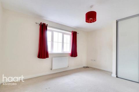 2 bedroom end of terrace house to rent, Wagtail Walk, Ashford