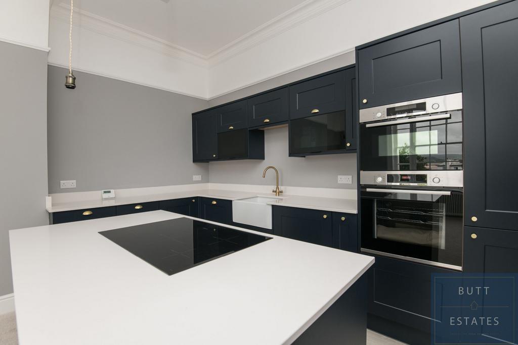 3 The Beacon, Exmouth EX8 2 bed apartment for sale £375,000