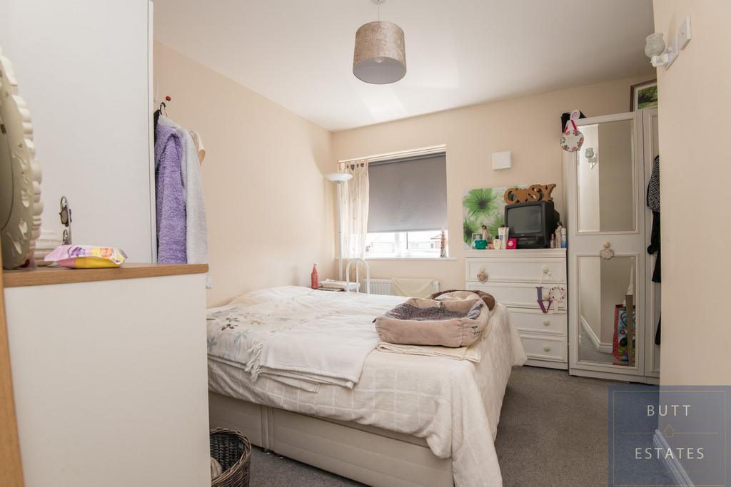 Cranbrook, Exeter EX5 2 bed terraced house for sale £180,000