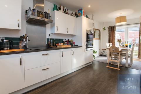 20 Dart Avenue, Exeter, EX2 7FX