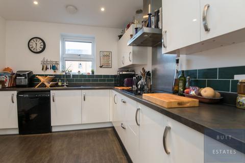 20 Dart Avenue, Exeter, EX2 7FX