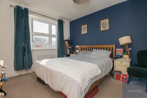 20 Dart Avenue, Exeter, EX2 7FX