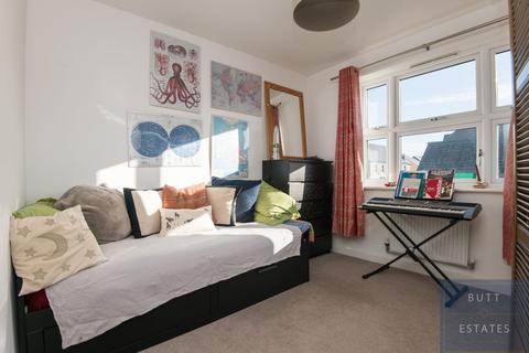 20 Dart Avenue, Exeter, EX2 7FX