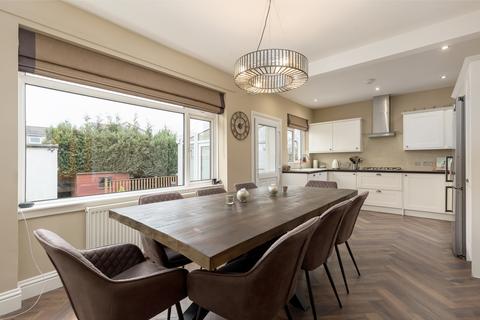 66 Drum Brae North, Edinburgh, EH4 8AZ