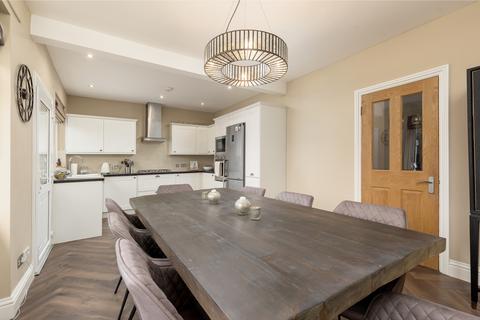 66 Drum Brae North, Edinburgh, EH4 8AZ