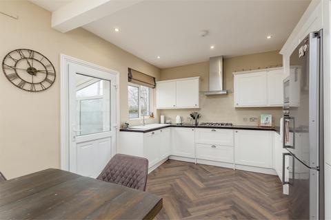 66 Drum Brae North, Edinburgh, EH4 8AZ