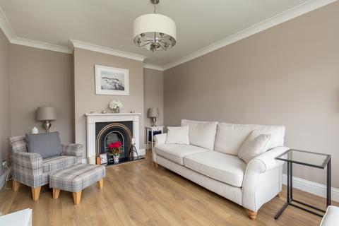 66 Drum Brae North, Edinburgh, EH4 8AZ