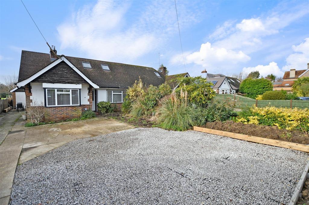 Lower Station Road, Billingshurst, West Sussex 3 bed chalet for sale