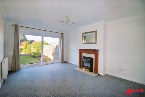 2 bedroom semi-detached bungalow to rent - Hunter Drive, Hornchurch, RM12