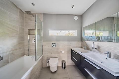 2 Radlet Avenue, London, SE26 4BZ
