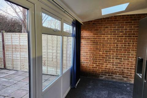 3 bedroom terraced house to rent - Ruskin Close, Chichester