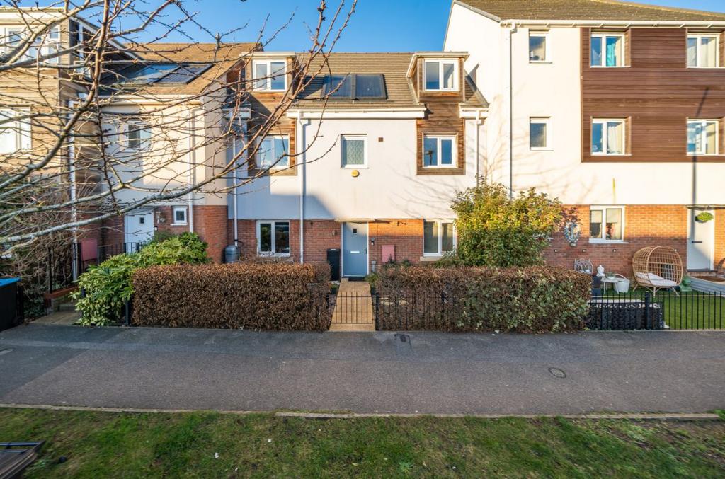 Watercress Way, Broughton, Milton Keynes 4 bed semidetached house for