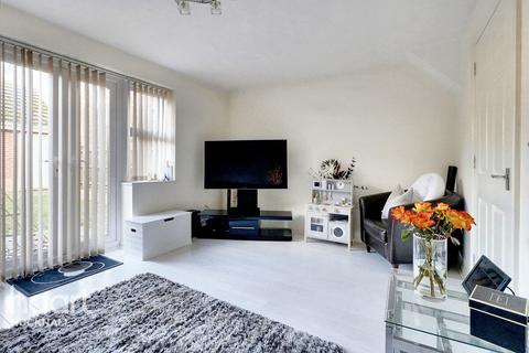 24 Golf Close, Nottingham, NG6 8YZ