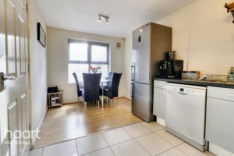 24 Golf Close, Nottingham, NG6 8YZ