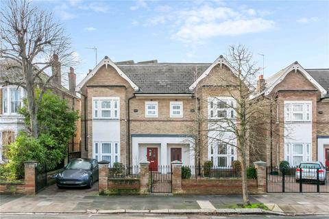40b Rosemont Road, London, W3 9LY