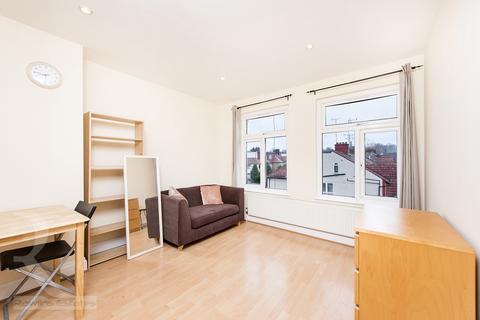 2 bedroom flat to rent, Finchley Road, London NW11