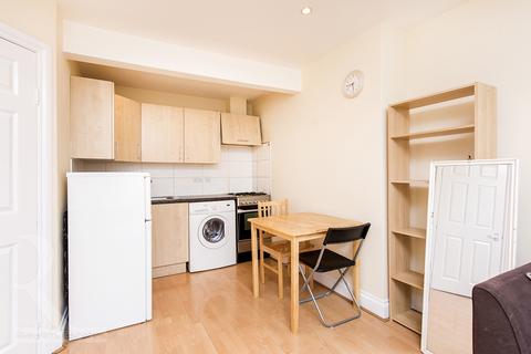 2 bedroom flat to rent, Finchley Road, London NW11