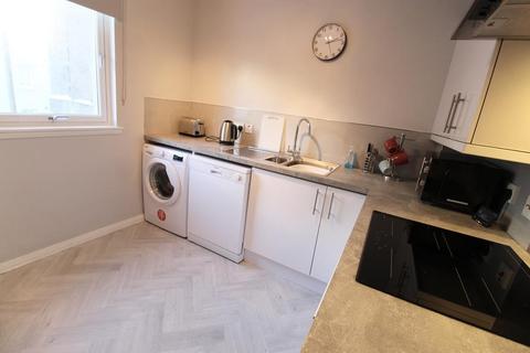 2 bedroom flat to rent, Glendale Mews, Mid Floor, AB11