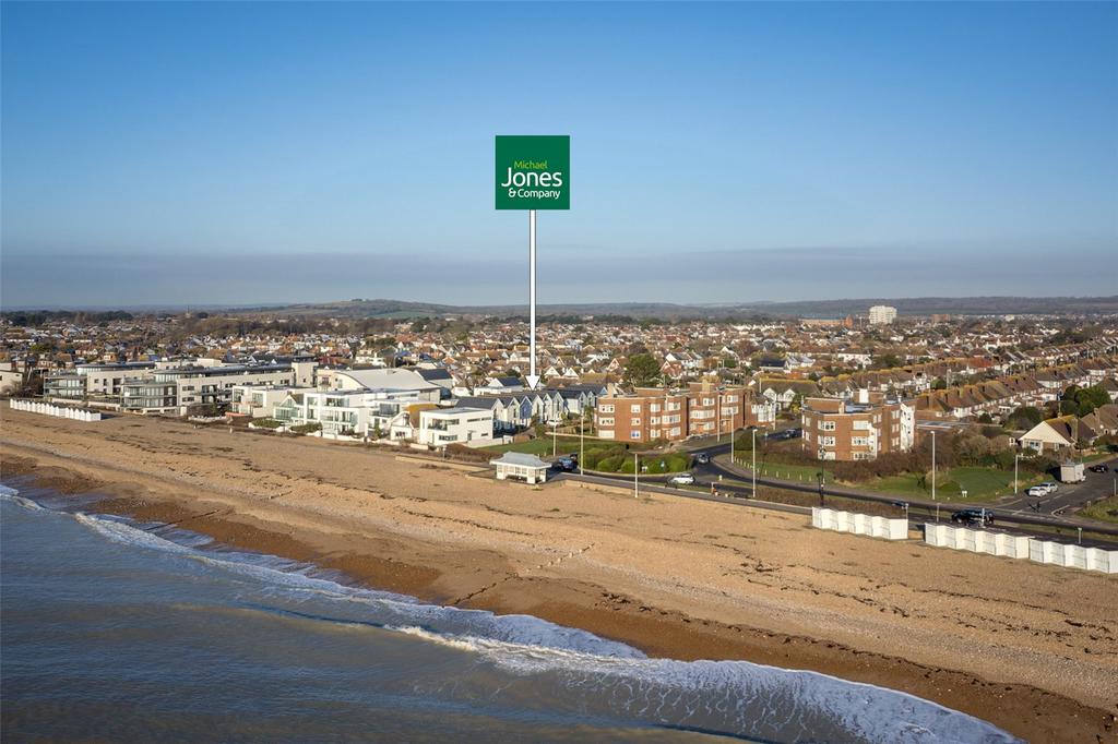 Eirene Avenue, GoringBySea, Worthing, West Sussex, BN12 3 bed