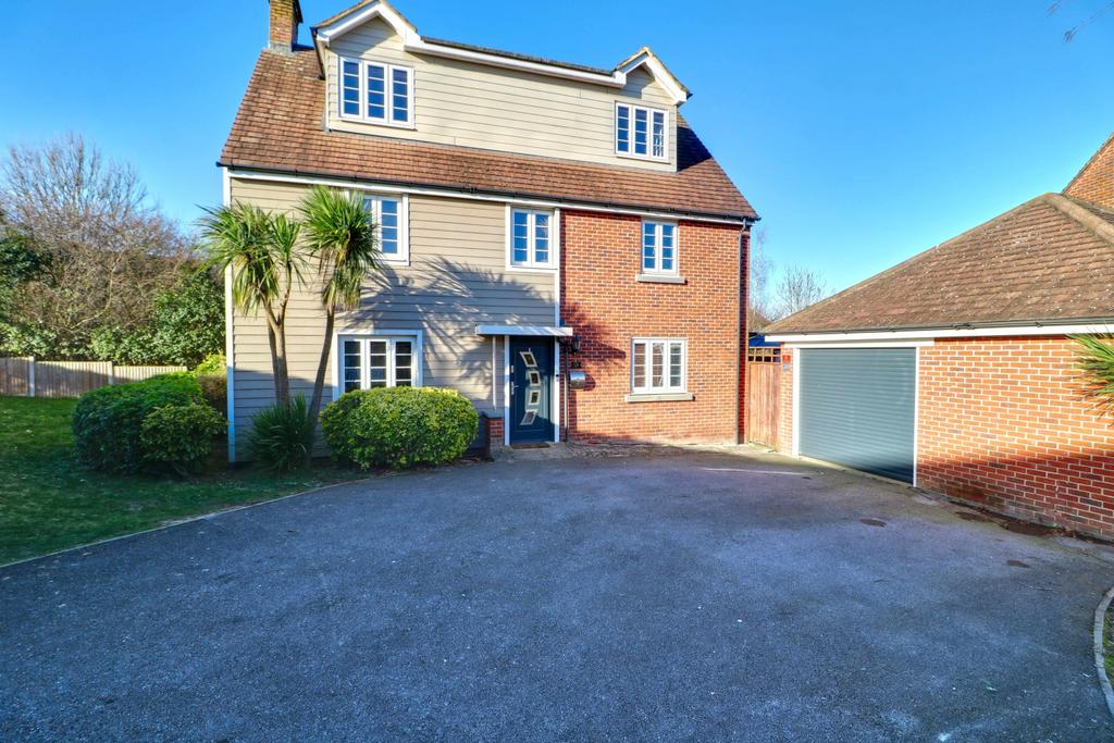 Appleton Drive, Basingstoke, Hampshire, RG24 5 bed detached house for