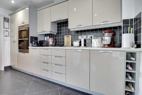 124 Appleton Drive, Basingstoke, RG24 9RX