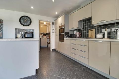 124 Appleton Drive, Basingstoke, RG24 9RX