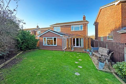 4 bedroom detached house for sale, Chantry Heath Crescent, Knowle, B93