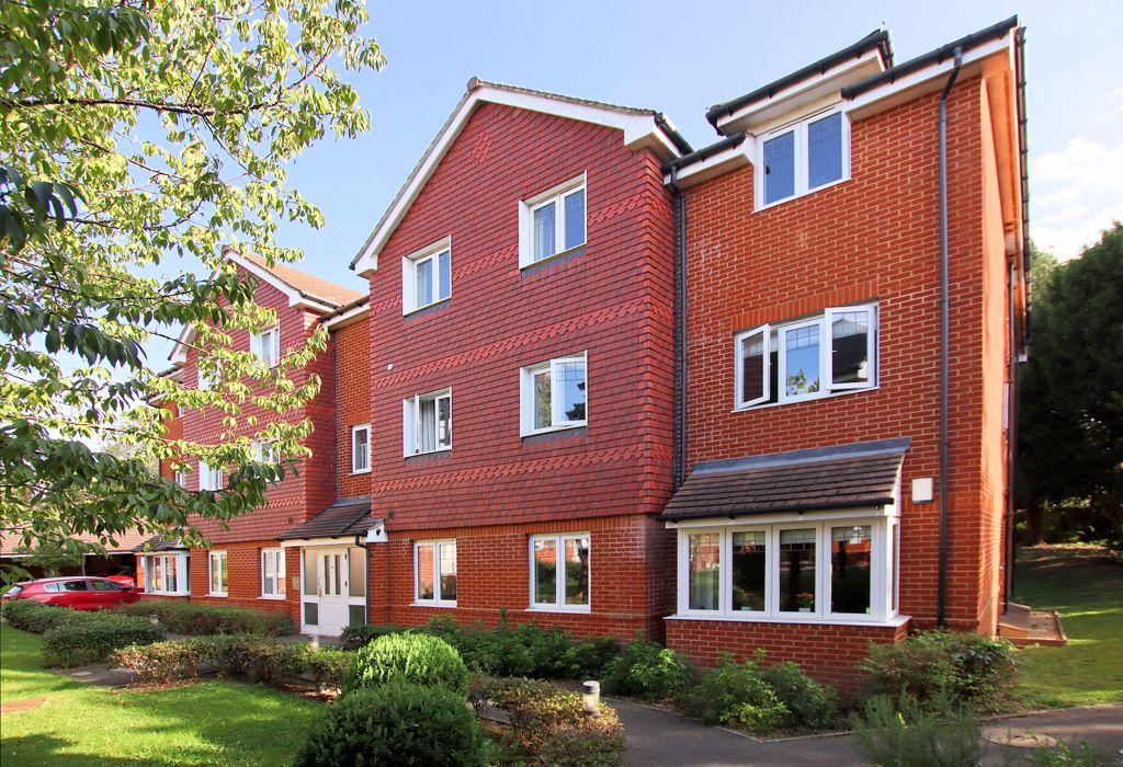 Knotley Way, West Wickham 2 bed flat for sale £400,000