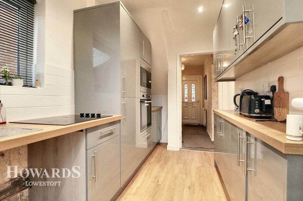 Mimosa Walk, Lowestoft 3 bed semidetached house for sale £190,000