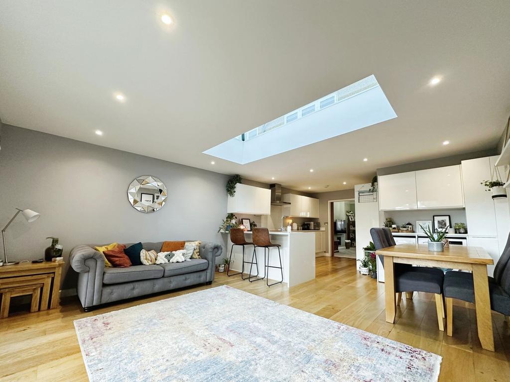 Kitchen/ Dining Room