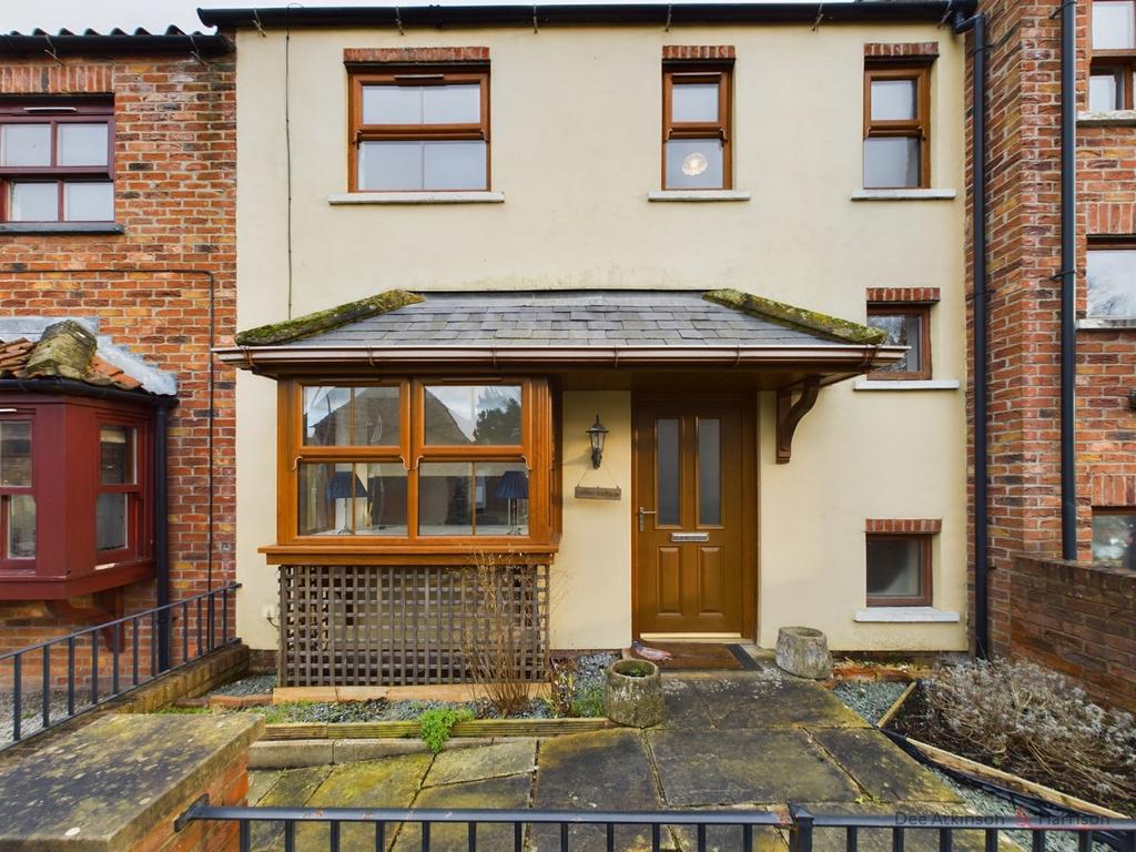 3 Bedroom Mid Terrace House   For Sale