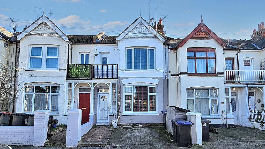 Douglas Road, Herne Bay, CT6 6AE 2 bed flat for sale £210,000