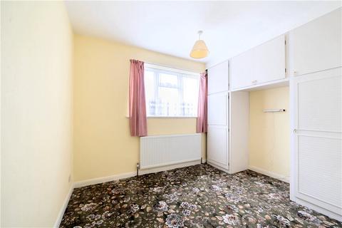 6 Wakehams Hill, Pinner, HA5 3BG