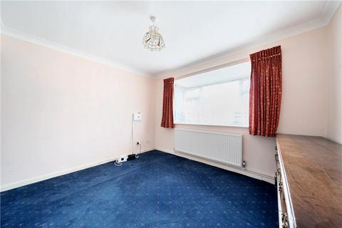 6 Wakehams Hill, Pinner, HA5 3BG