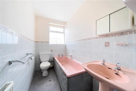 6 Wakehams Hill, Pinner, HA5 3BG