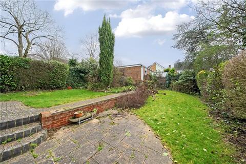 6 Wakehams Hill, Pinner, HA5 3BG