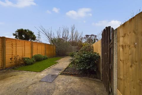 16 Dunnett Road, Folkestone, CT19 4BX