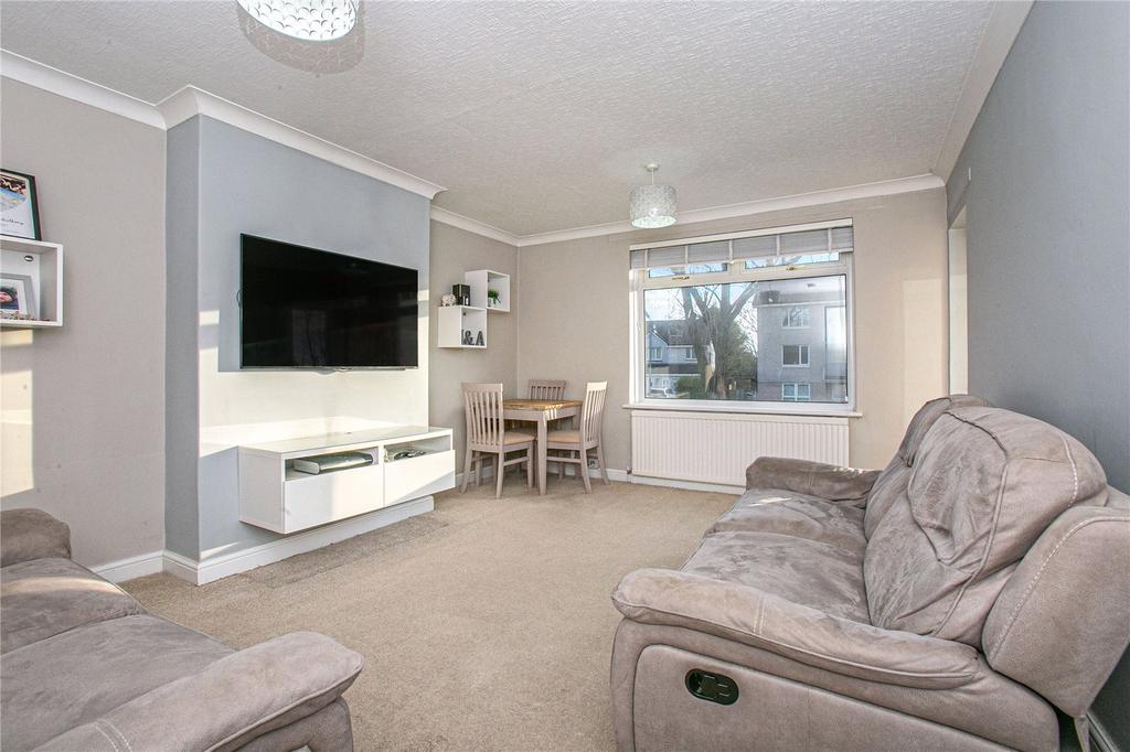 1/2, 12 Alyth Gardens, Mosspark, Glasgow, G52 2 bed flat for sale £85,000