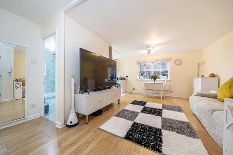 2 bedroom flat for sale, Massingberd Way, Tooting