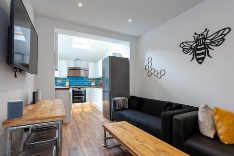 6 bedroom terraced house to rent, Braemar Road, Fallowfield, Manchester